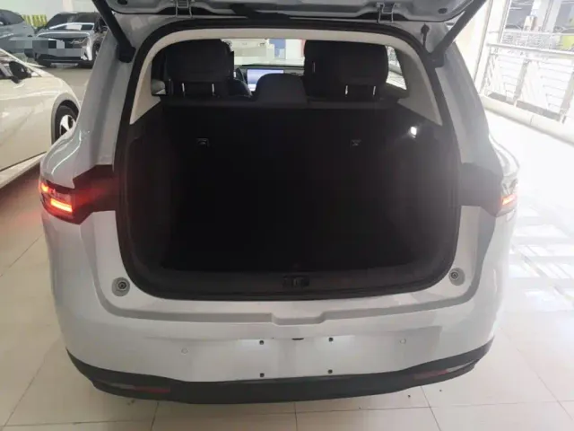 Leapmotor B10 — Фото автомобиля 18