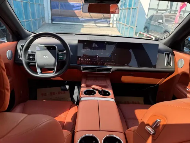 Li Auto L9 — Фото автомобиля 11