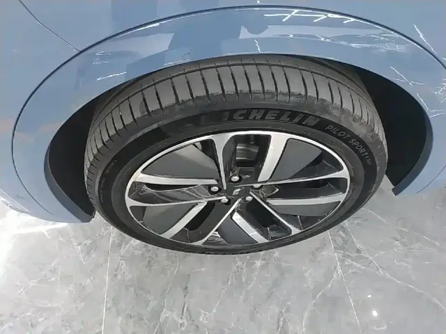 Li Auto L7 — Фото автомобиля 22
