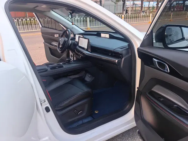Changan Z6 — Фото автомобиля 5