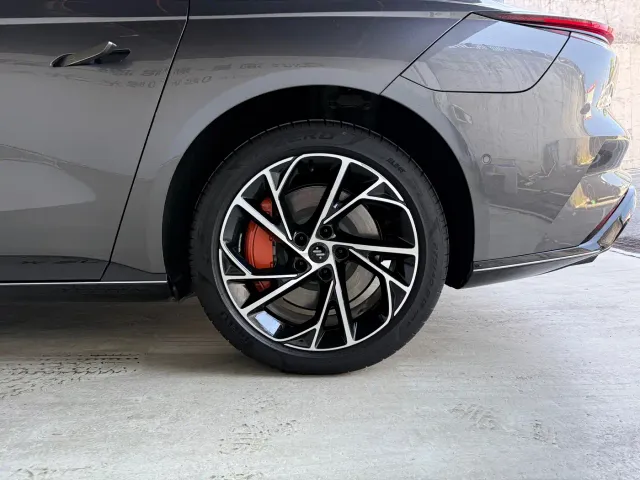 IM Motors L7 — Фото автомобиля 25