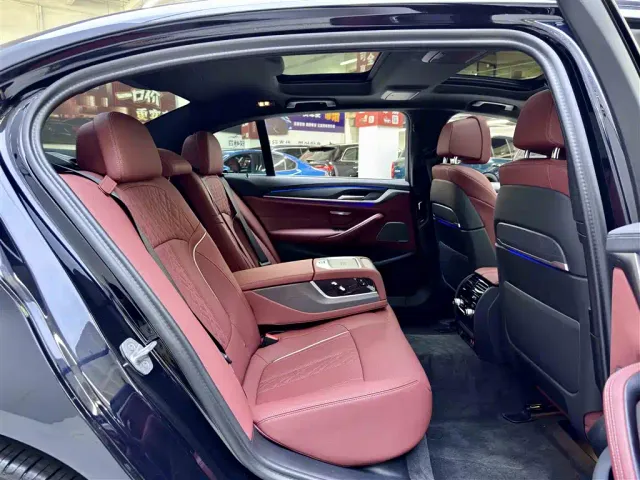 BMW 5 Series — Фото автомобиля 6