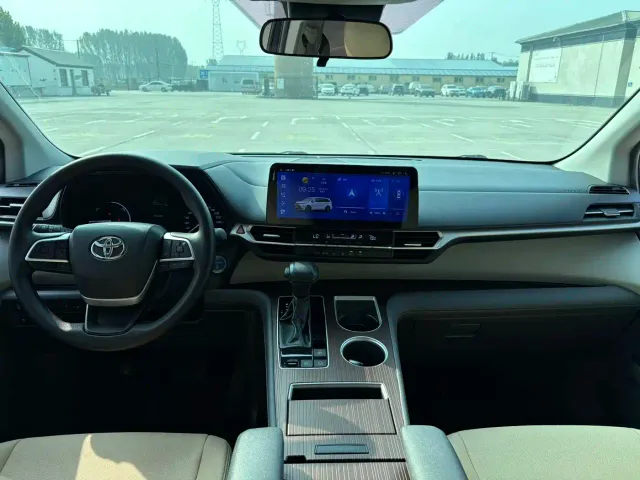 Toyota Sienna — Фото автомобиля 16