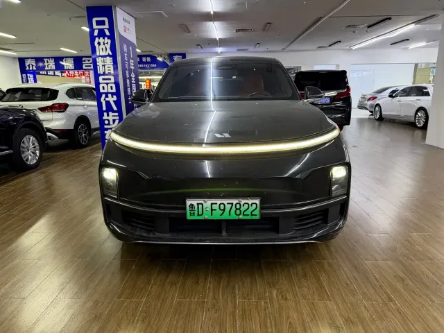 Li Auto L8 — Фото автомобиля 2