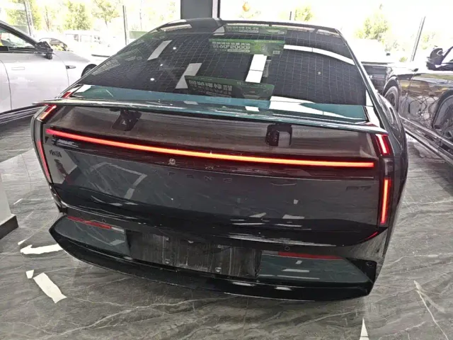 Xpeng P7 — Фото автомобиля 5