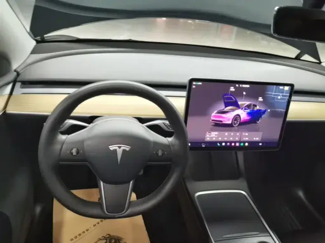 Tesla Model Y — Фото автомобиля 13