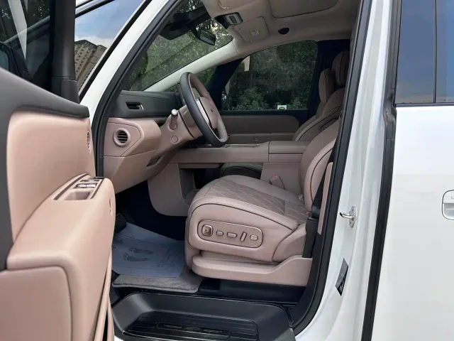 Li Auto MEGA — Фото автомобиля 12