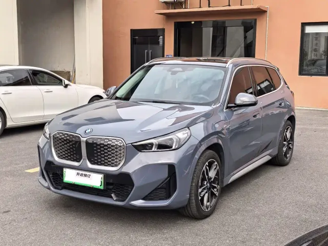 BMW iX1 — Фото автомобиля 3