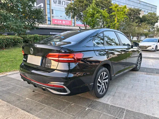 Volkswagen Lavida — Фото автомобиля 8