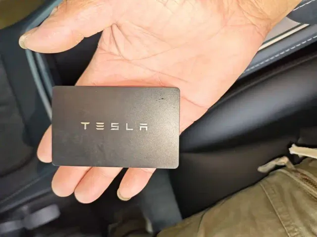 Tesla Model Y — Фото автомобиля 8