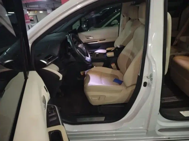 Toyota Granvia — Фото автомобиля 11