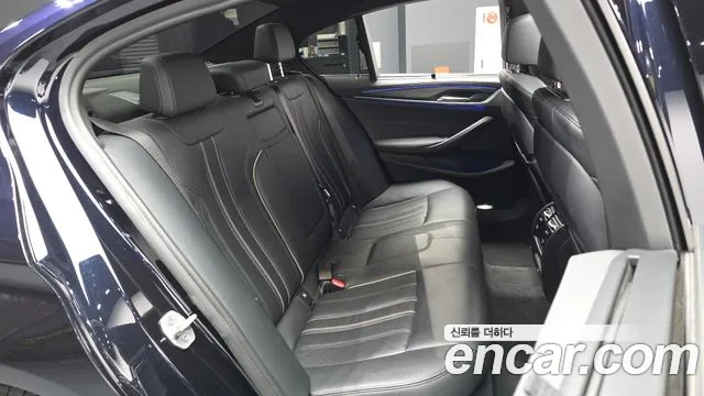BMW 5 Series G30 — Фото автомобиля 12