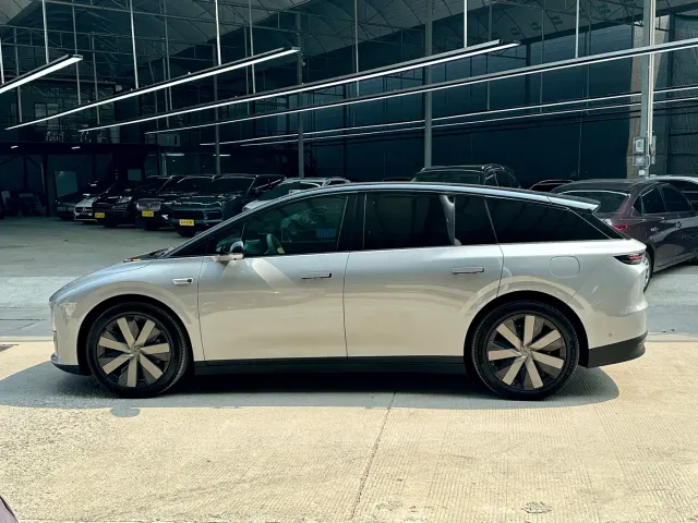 Li Auto i6 — Фото автомобиля 3