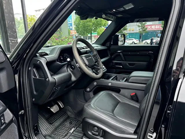 Land Rover Defender — Фото автомобиля 4