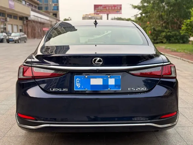 Lexus ES — Фото автомобиля 4
