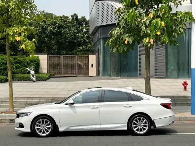 Honda Accord — Фото автомобиля 7