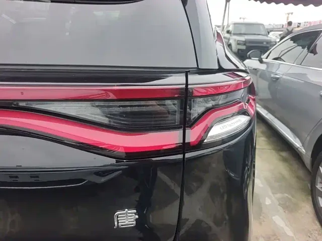 BYD Tang — Фото автомобиля 7