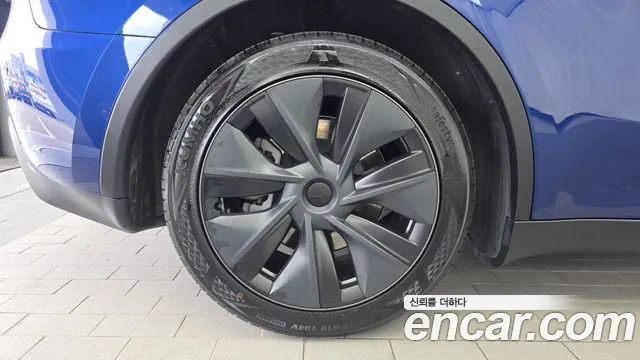 Tesla Model Y — Фото автомобиля 5