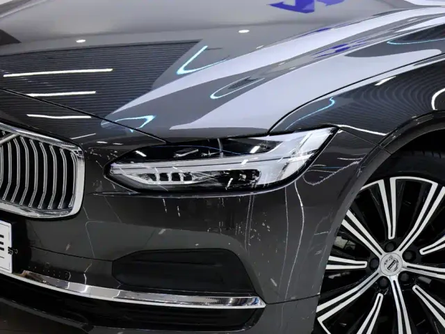 Volvo S90 — Фото автомобиля 10