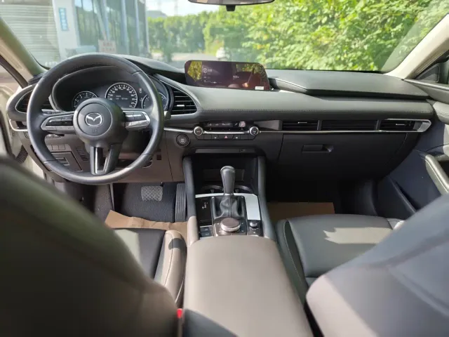 Mazda Axela — Фото автомобиля 9