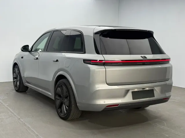 Li Auto L8 — Фото автомобиля 5