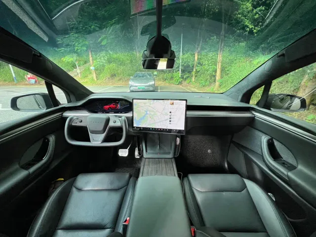Tesla Model X — Фото автомобиля 6