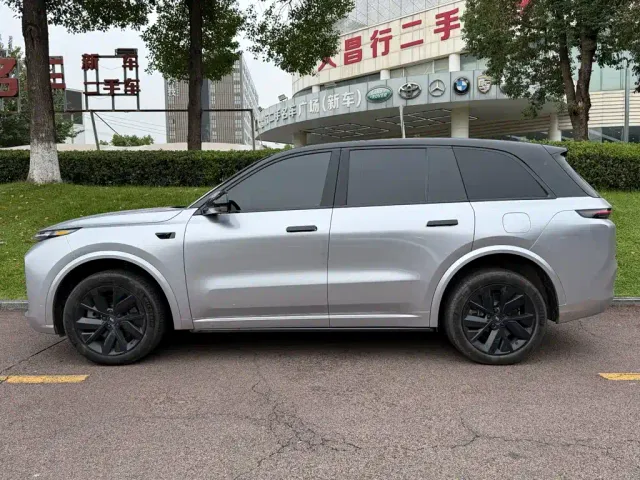 Li Auto L8 — Фото автомобиля 3