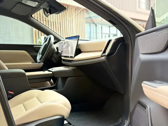 Volvo XC70 Plug-in Hybrid — Фото автомобиля 13