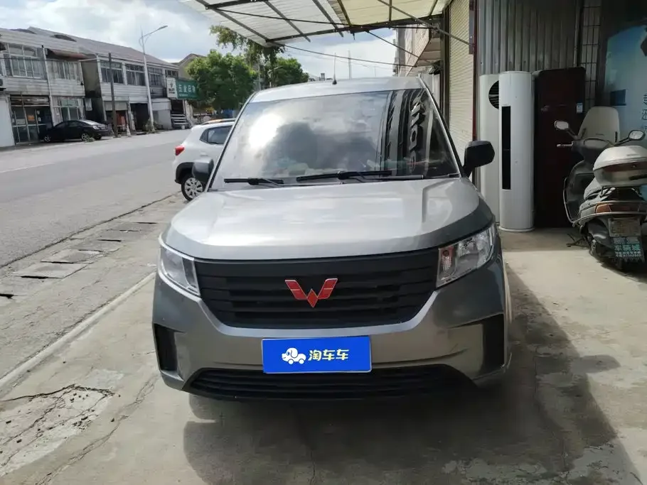 Wuling Motors Wuling Hongguang PLUS 2020 1.5L Manual Standard 5-seater — Фото автомобиля 2