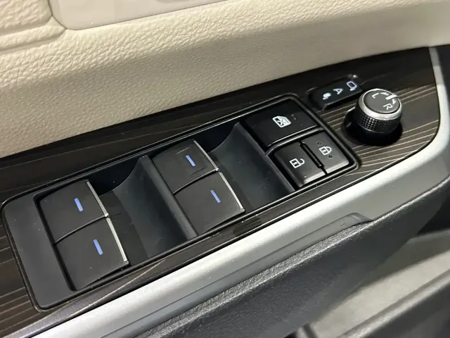 Toyota Granvia — Фото автомобиля 6