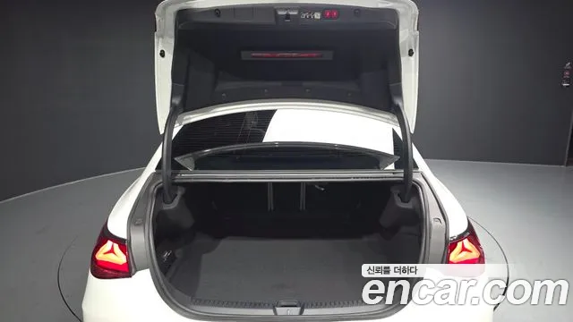 Mercedes-Benz E-Class — Фото автомобиля 20