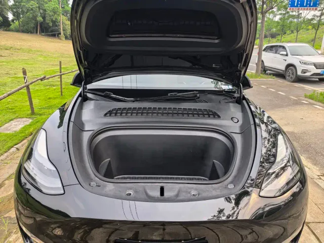 Tesla Model Y — Фото автомобиля 4