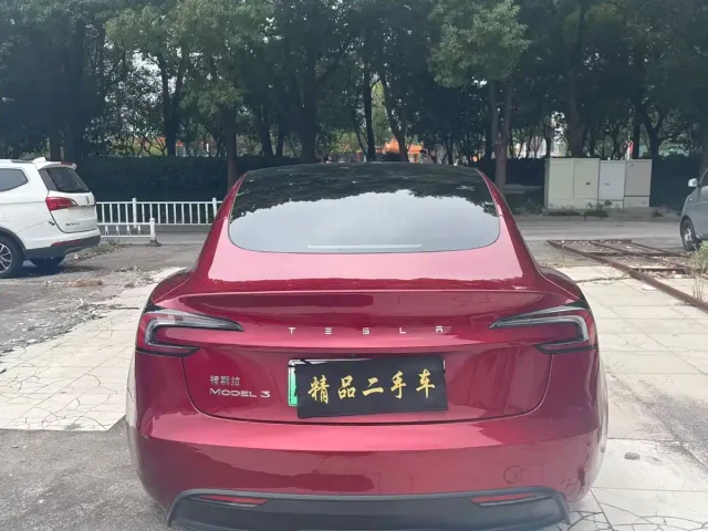 Tesla Model 3 — Фото автомобиля 8