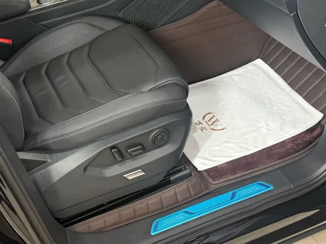 Volkswagen Touareg — Фото автомобиля 23