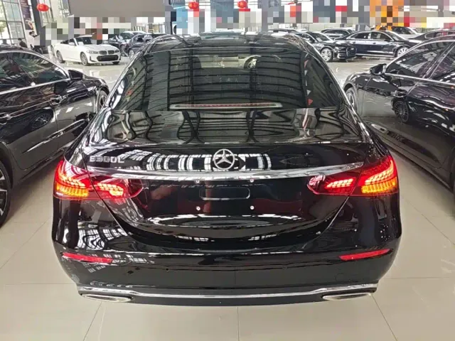 Mercedes-Benz E-Class — Фото автомобиля 5