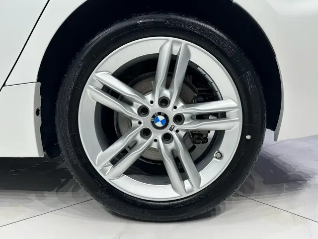 BMW BMW 1 Series 2023 120i M Sport Shadow Edition — Фото автомобиля 19