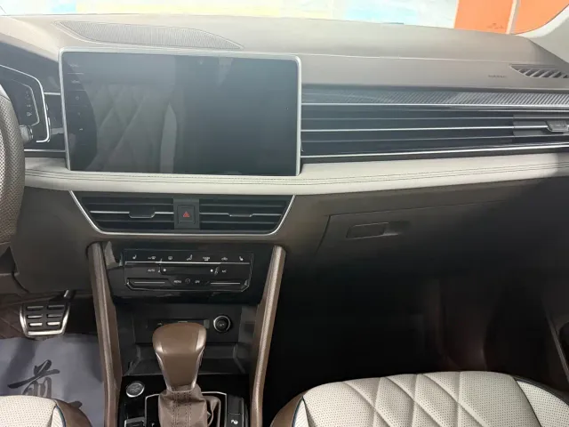Volkswagen Tiguan L — Фото автомобиля 9