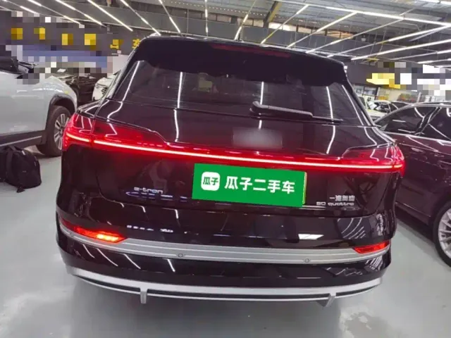 Audi e-tron — Фото автомобиля 5