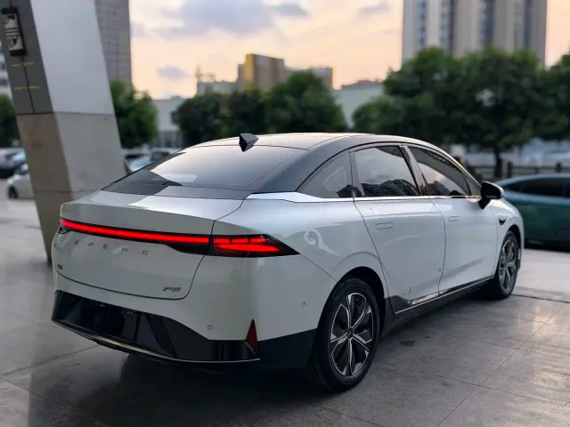 Xpeng P5 — Фото автомобиля 9