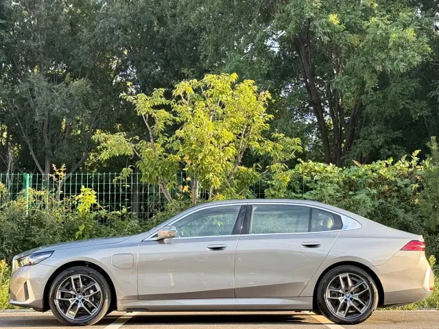 BMW i5 — Фото автомобиля 7