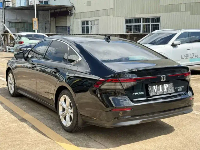 Honda Accord — Фото автомобиля 9