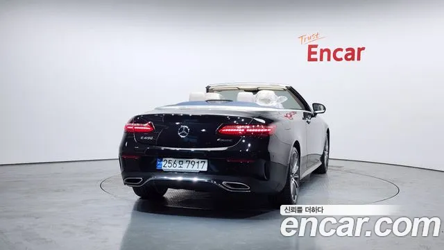 Mercedes-Benz E-Class — Фото автомобиля 4