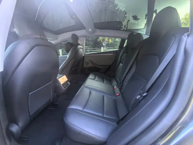 Tesla Model 3 — Фото автомобиля 6