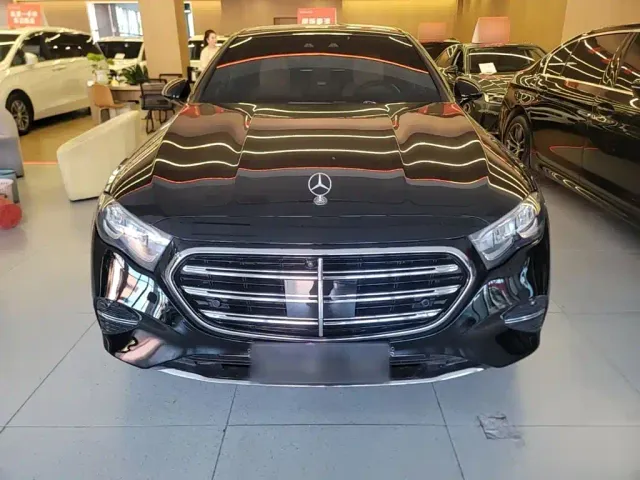 Mercedes-Benz E-Class — Фото автомобиля 2