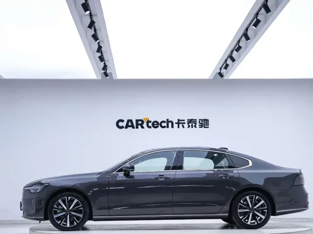 Volvo S90 — Фото автомобиля 4