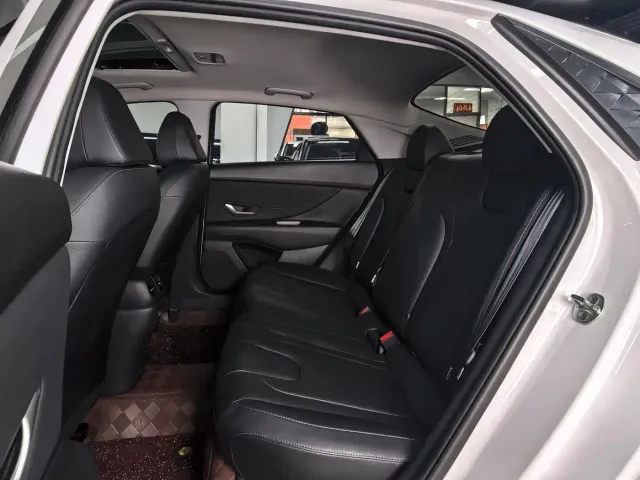 Hyundai Elantra — Фото автомобиля 9