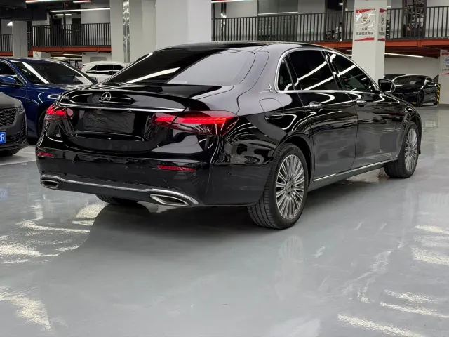 Mercedes-Benz E-Class — Фото автомобиля 15