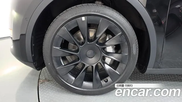 Tesla Model Y — Фото автомобиля 5