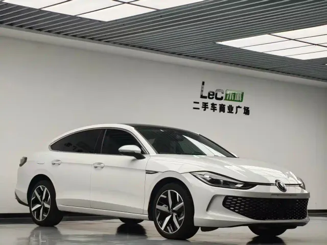 Volkswagen Lamando — Фото автомобиля 2