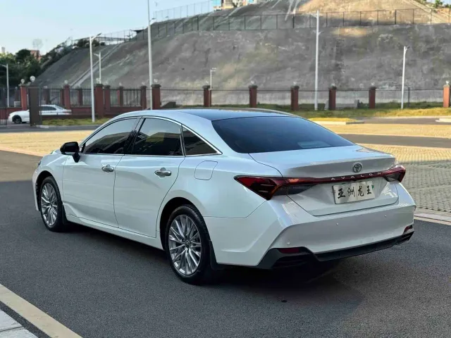 Toyota Avalon — Фото автомобиля 4